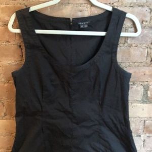 Structured tank with back zipper